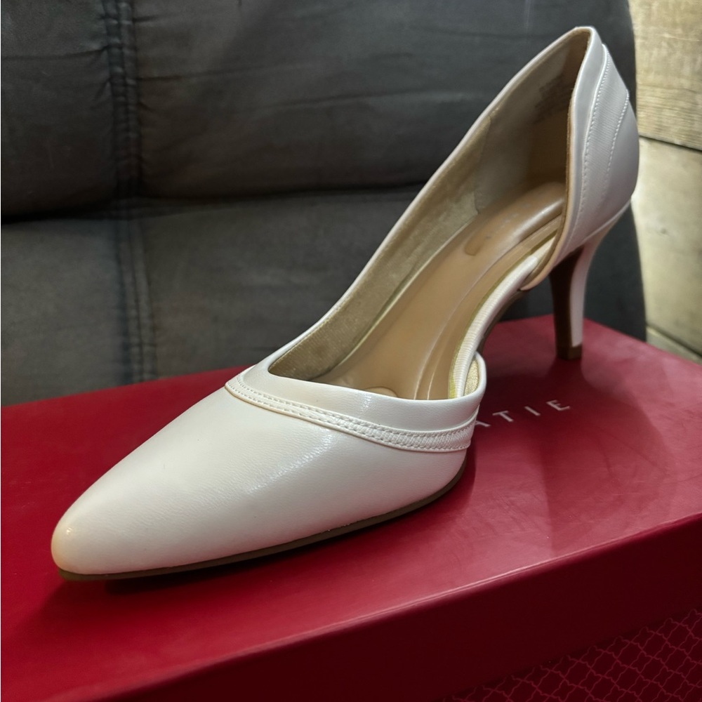 Women’s Size 9 1/2 Kelly & Katie high heels